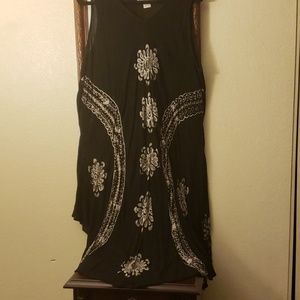 Beautiful black & white embroidered flower dress, great for summer